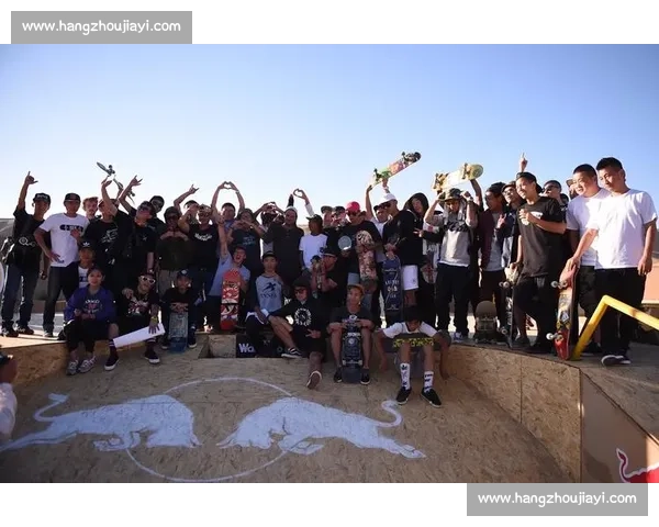 红牛 Wall Ride Showdown 重返威尼斯海滩:滑板传奇与新势力的墙面对决 红牛 Wall Ride Showdown 重返威尼斯海滩:滑板传奇与新势力的墙面对决