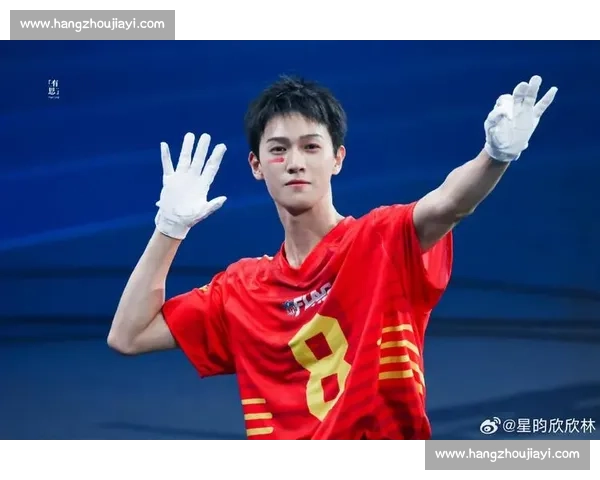 李昀锐邢武篮球路透释出!红色球服点燃体育生荷尔蒙风暴