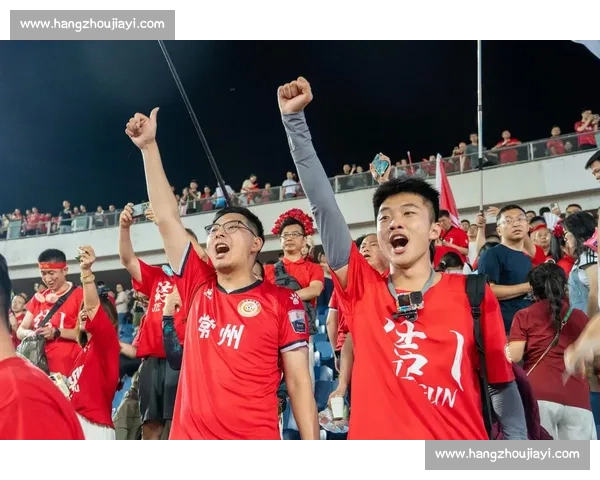 苏超赛场现中国红！球迷跨越山海为榕江助威